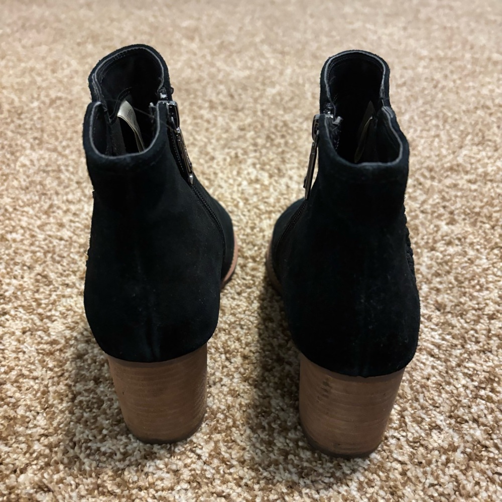 Blondo || Nina Braided Block Heel Black Suede Ankle Boots Size 8.5 - Picture 6 of 9